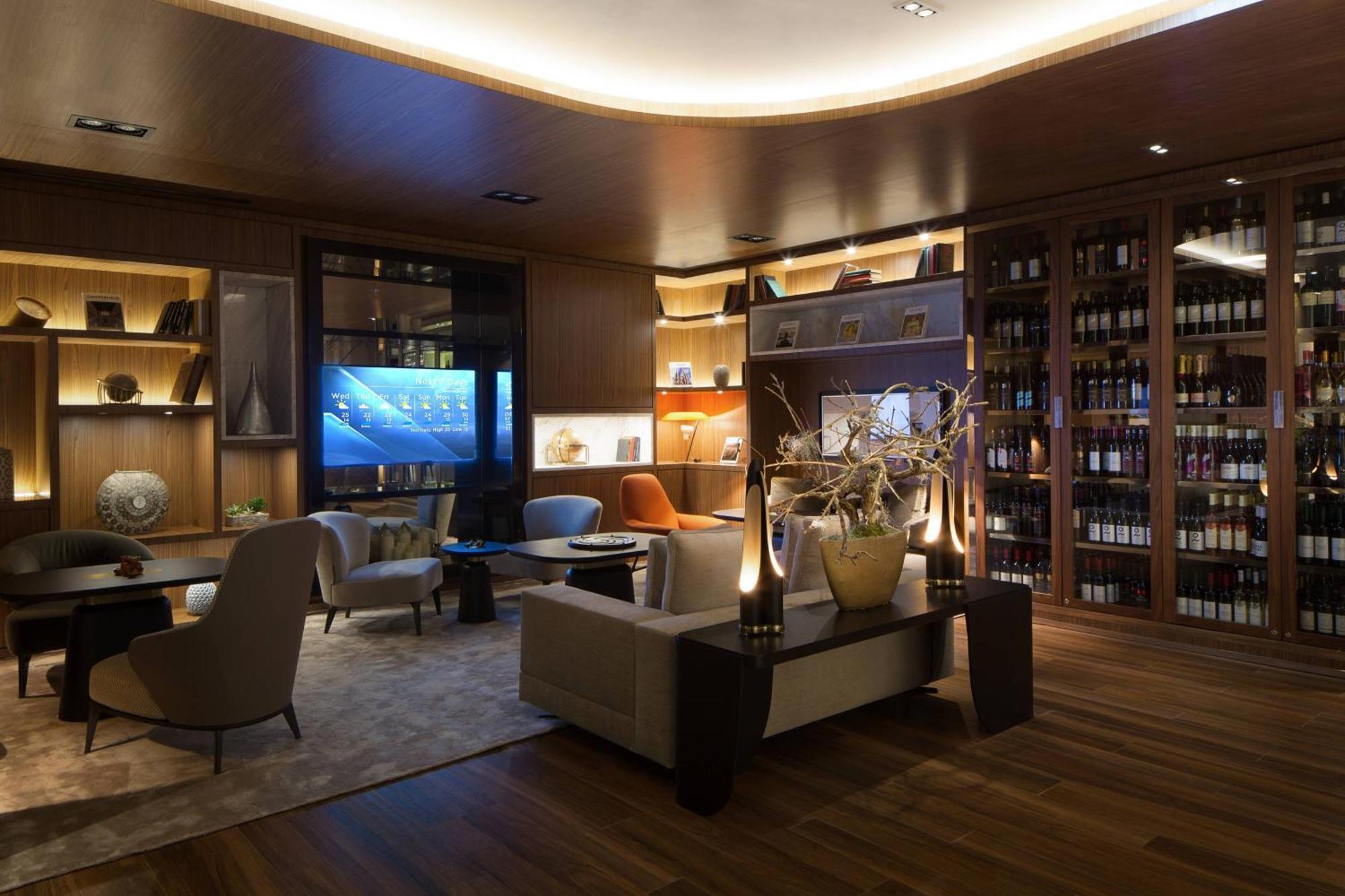 Skopje Marriott Hotel Exterior photo The lounge at the airport