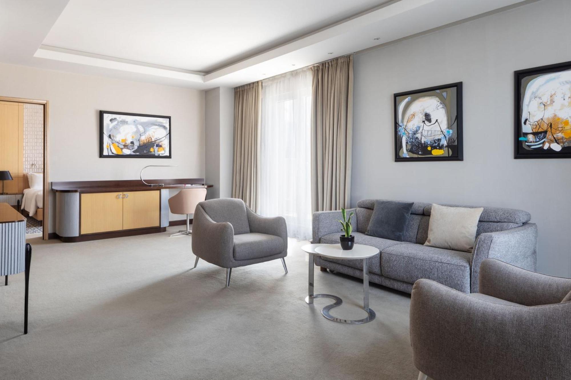 Skopje Marriott Hotel Exterior photo Suite