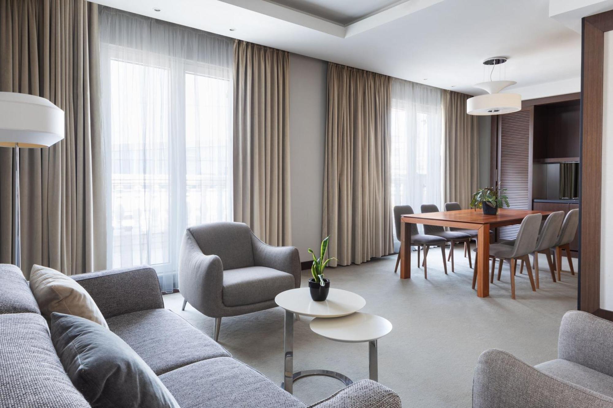 Skopje Marriott Hotel Exterior photo A living room