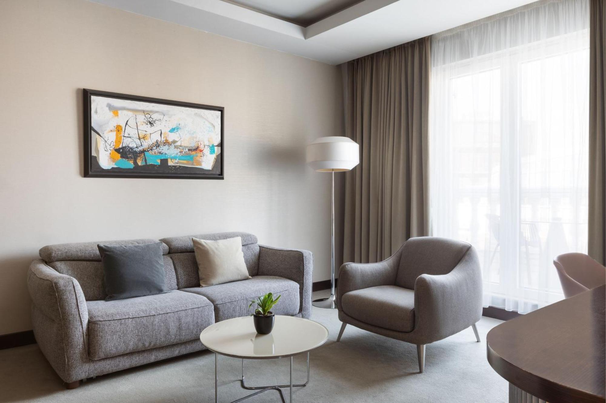 Skopje Marriott Hotel Exterior photo A living room
