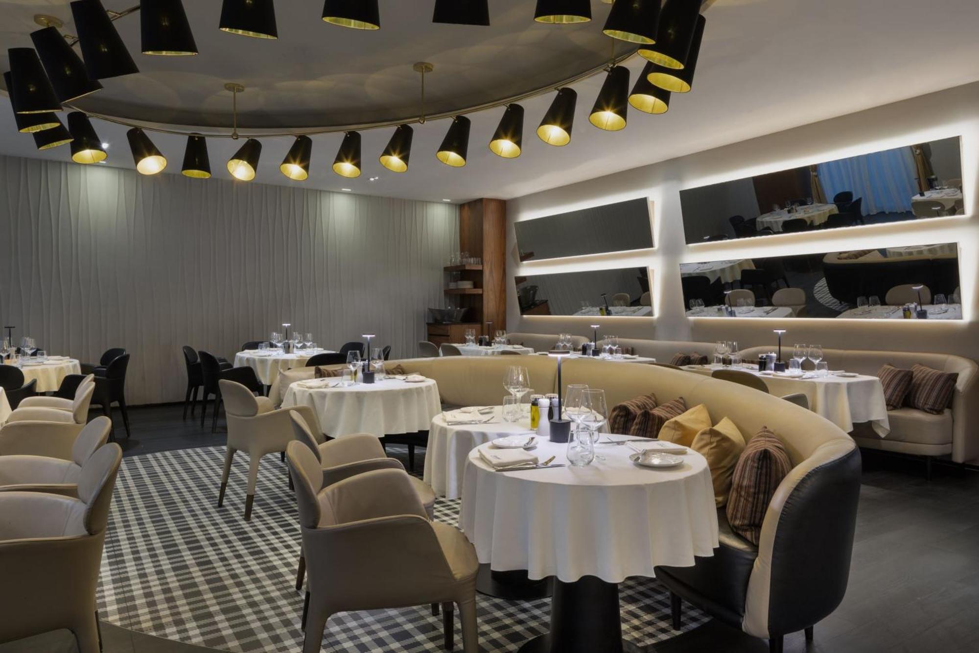 Skopje Marriott Hotel Exterior photo Interior of the restaurant
