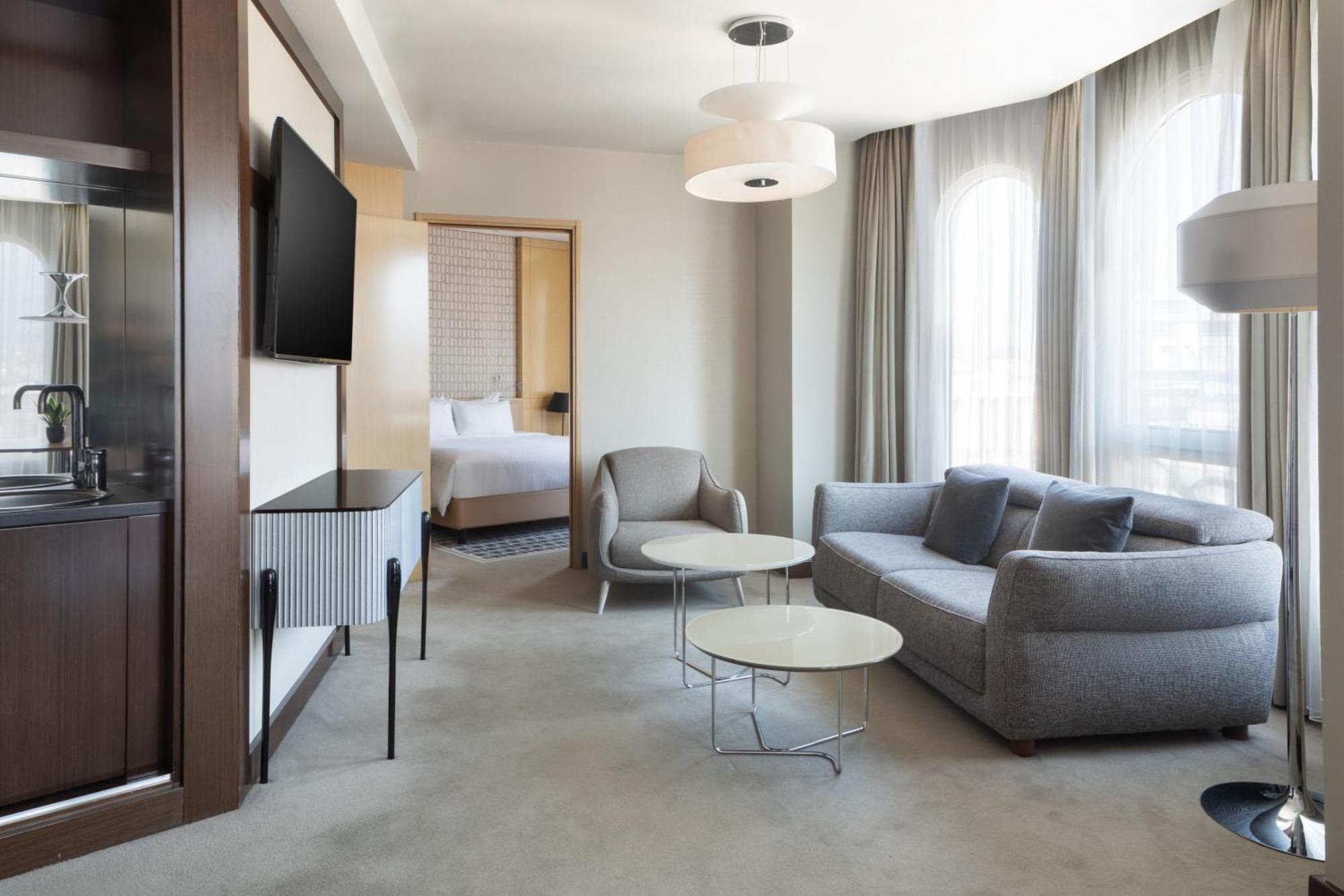 Skopje Marriott Hotel Exterior photo Suite at the Hotel